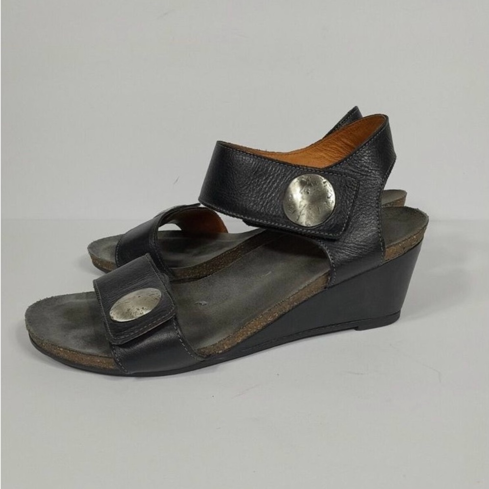 Taos Carousel 2 Wedge Black Leather Comfort Sandals